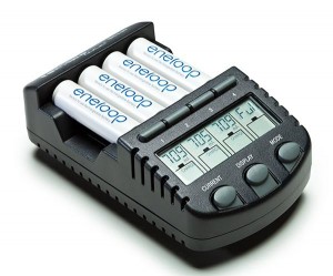 Зарядное устройство Technoline BC-700 + Sanyo Eleloop 2000mAh